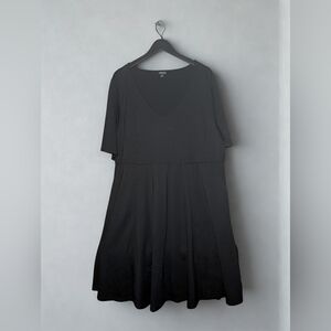 Torrid Black V-Neck Short Sleeve Dress – Size 3 (3X)